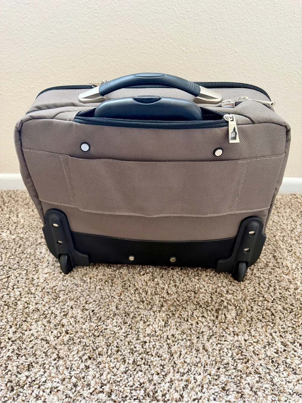 London Fog Rolling Laptop Bag